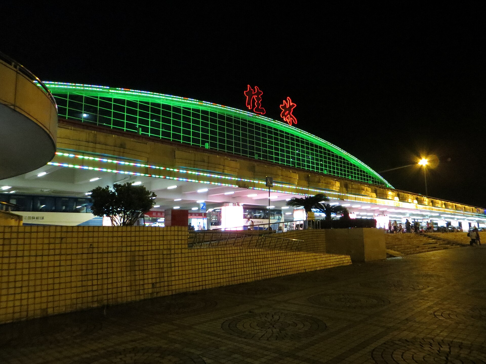 行李延誤 深夜 機場航廈