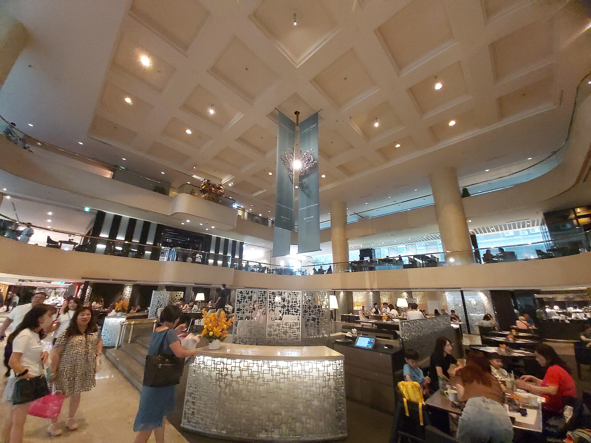 網路找旅伴 第一次見面 咖啡店